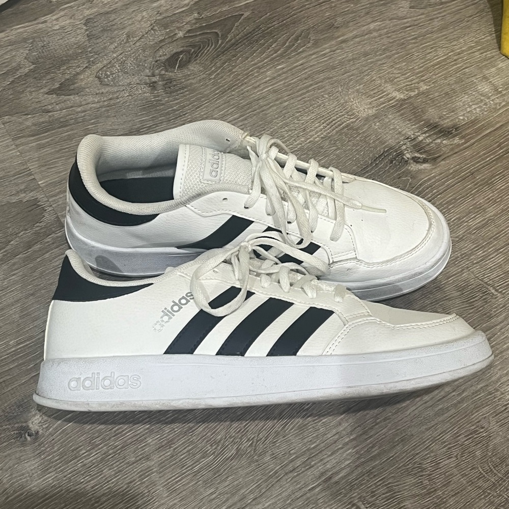 Adidas Women’s 8.5 White & Black Shoes